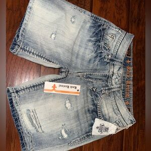 Women rock revival short